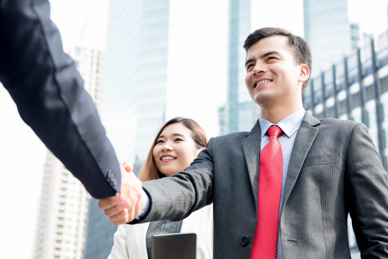 cropped-handshake-1.jpg shake hands
